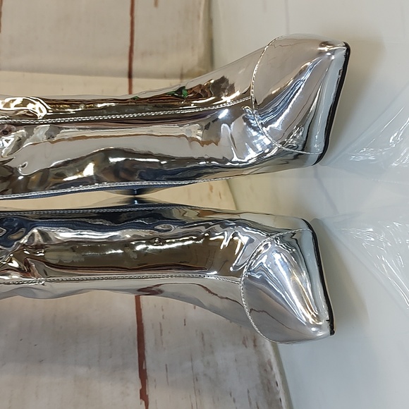 Arqa Silver Knee High Sexy Pointed Toe Boots Size 8 - Picture 4 of 15